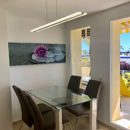 아파트 Puerto Paraiso Seaview For 5 People 에스테포나